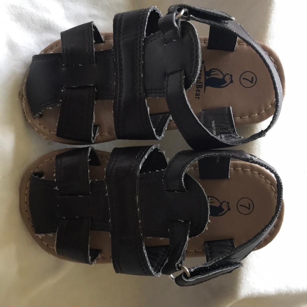 Excellent condition toddler sandals.